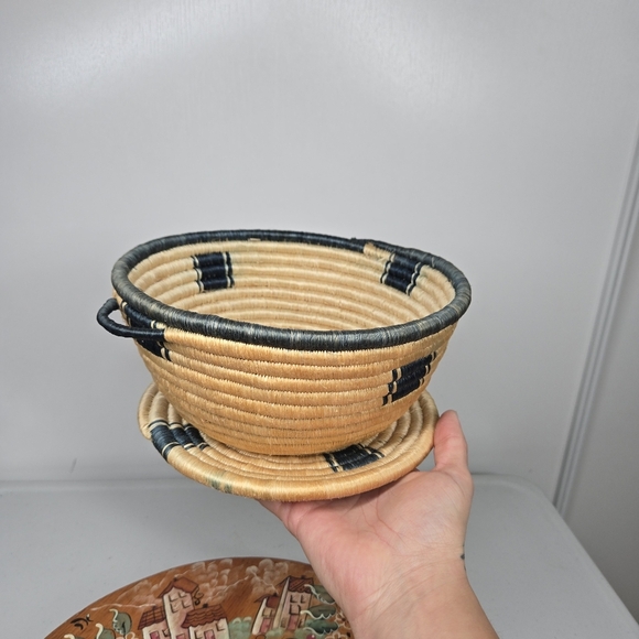 Vintage African Hand‎ Woven Coil Basket/Bowl and Trivet Natural Rattan Primitive - Picture 9 of 17